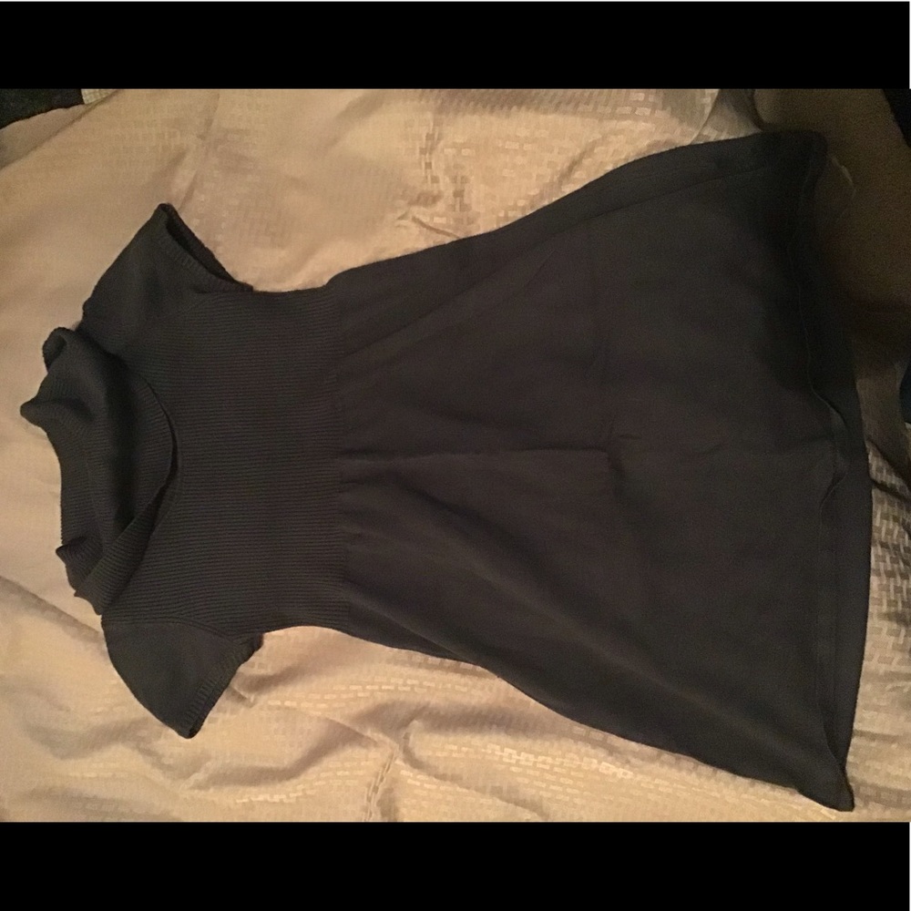Turtle neck short sleeve dress